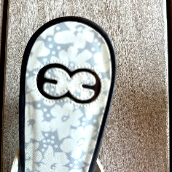 Escada low heel pointed toe backless mules - Picture 3 of 6